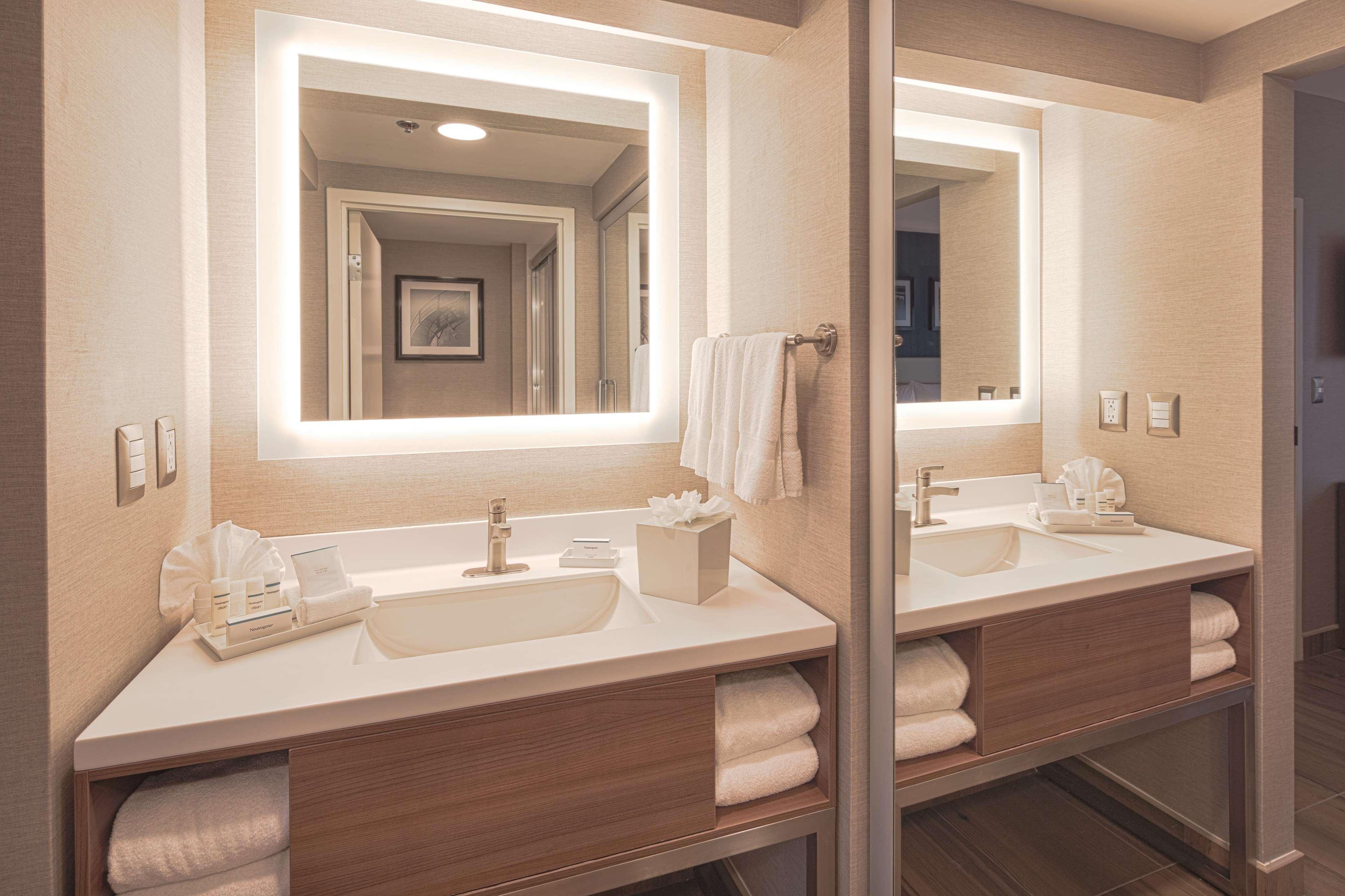 Hampton By Hilton Monterrey Galerias Obispado Экстерьер фото