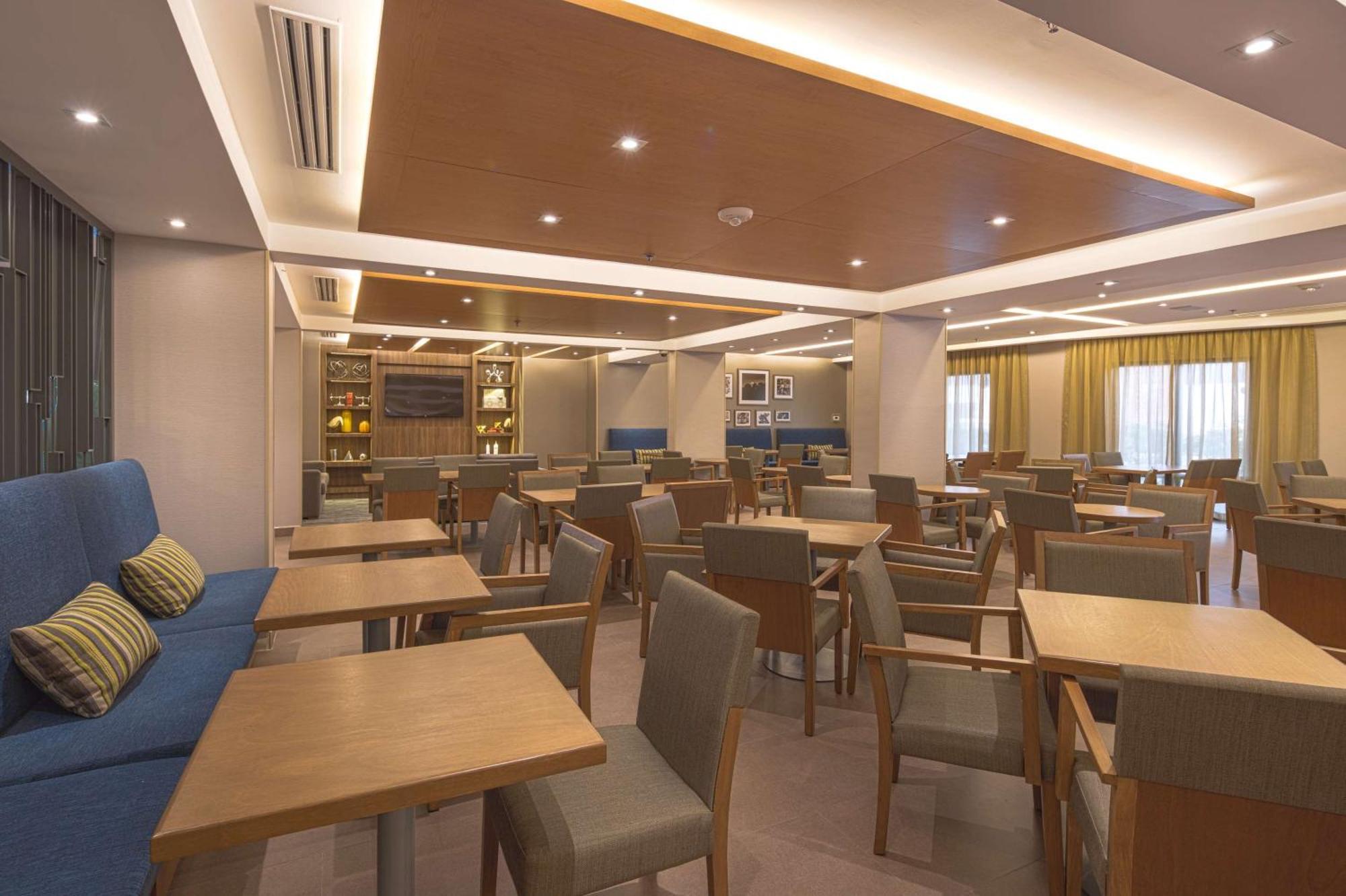 Hampton By Hilton Monterrey Galerias Obispado Экстерьер фото