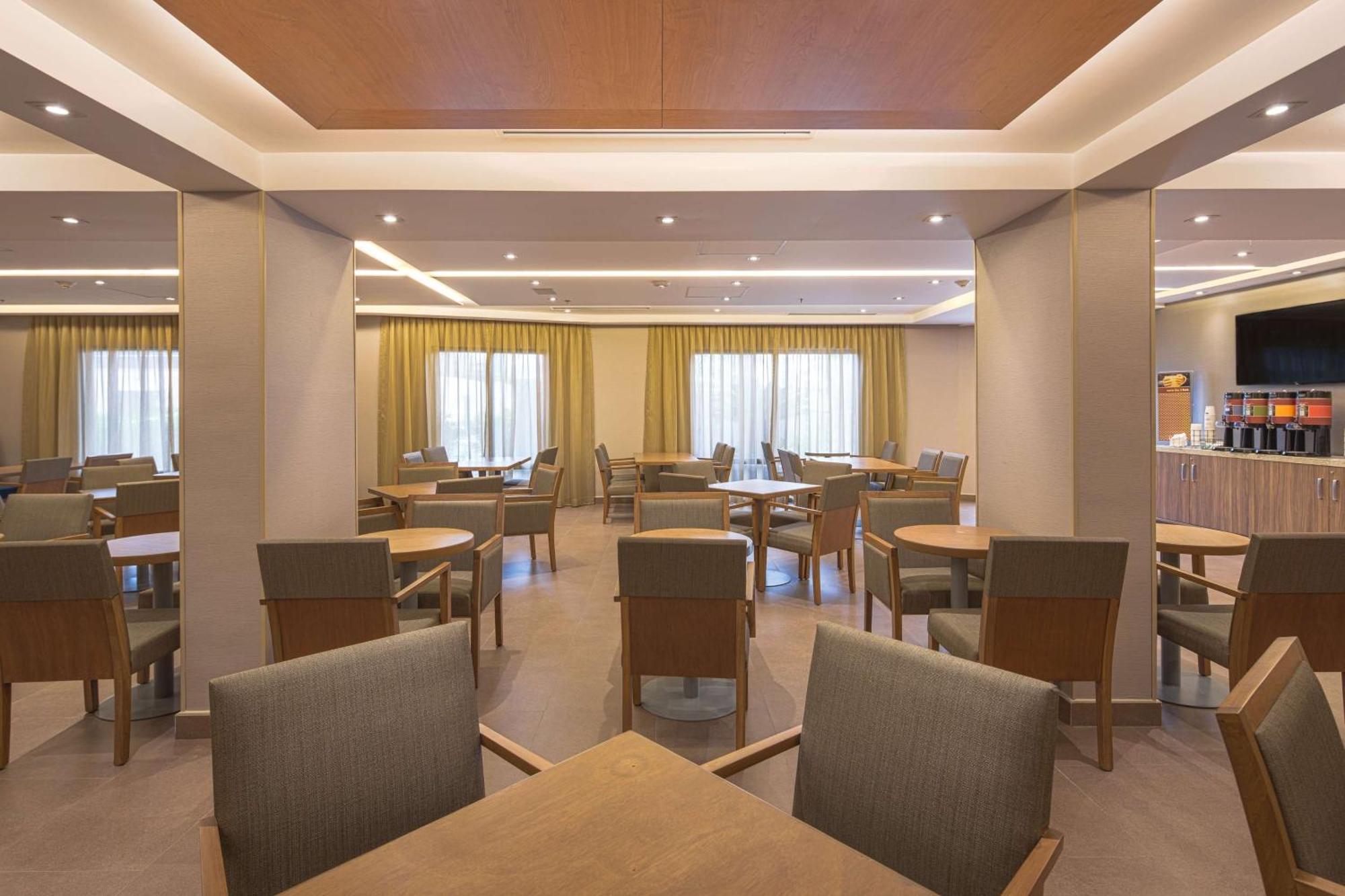 Hampton By Hilton Monterrey Galerias Obispado Экстерьер фото