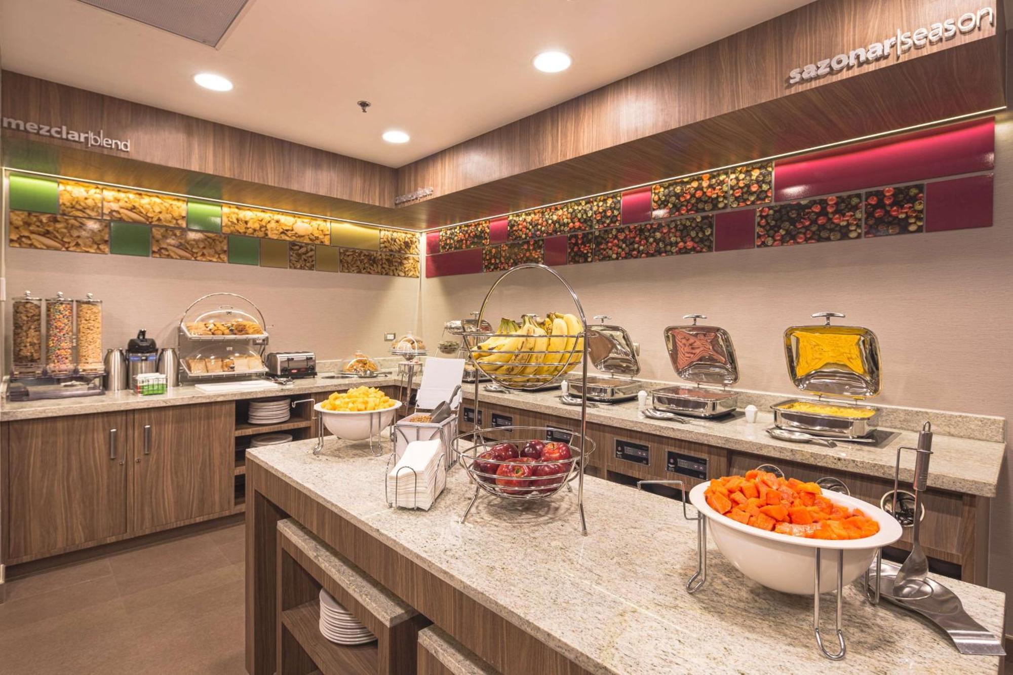 Hampton By Hilton Monterrey Galerias Obispado Экстерьер фото